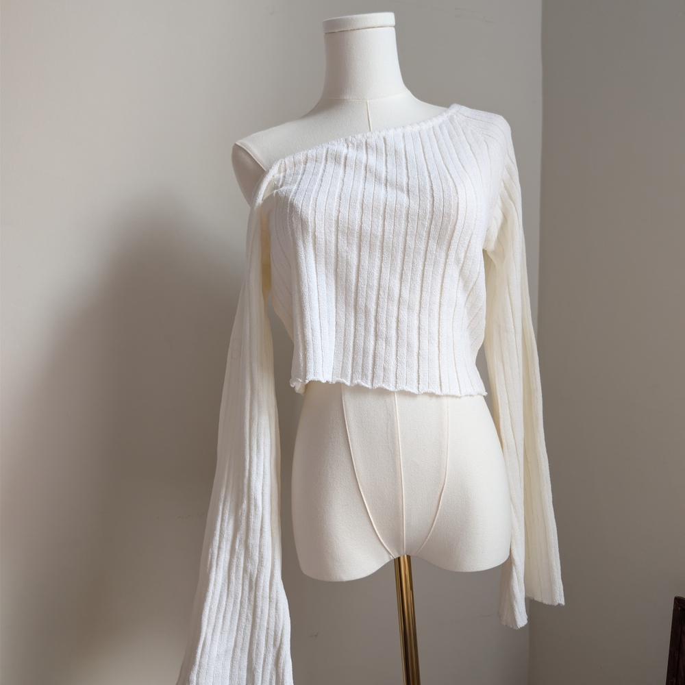 🍒 𝑷𝑹𝑰𝑪𝑬 ↓ Princess Polly Santorini Bell Sleeve Asymmetrical Ribbed Crop Top